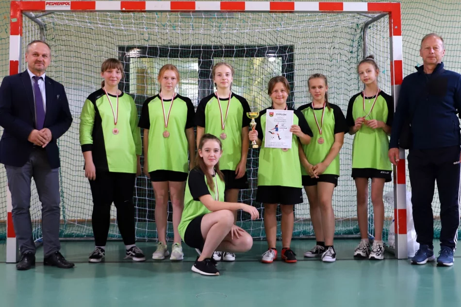 Znamy mistrzów gminy Limanowa w piłce halowej młodzieży szkolnej - zdjęcie 5