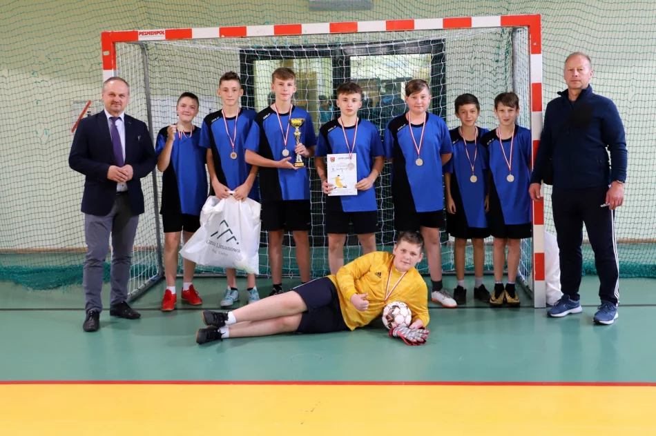 Znamy mistrzów gminy Limanowa w piłce halowej młodzieży szkolnej - zdjęcie 4