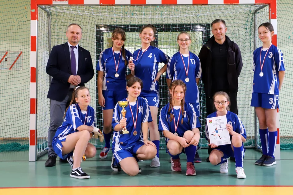 Znamy mistrzów gminy Limanowa w piłce halowej młodzieży szkolnej - zdjęcie 6