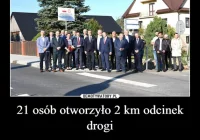Mem z odbioru prac. „21 osób otworzyło 2 km odcinek drogi” - zdjęcie główne