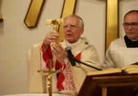 Metropolita w Mszanie Dolnej: świadectwo Maksymiliana Kolbego ukazuje miłość większą niż śmierć - zdjęcie główne