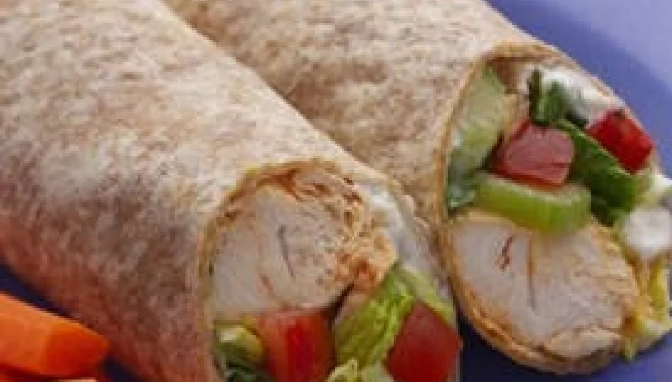 Tortilla z kurczakiem, warzywami i sosem czosnkowym - zdjęcie 1