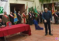 Wytarł buty flagą. Pójdzie do sądu? - zdjęcie główne