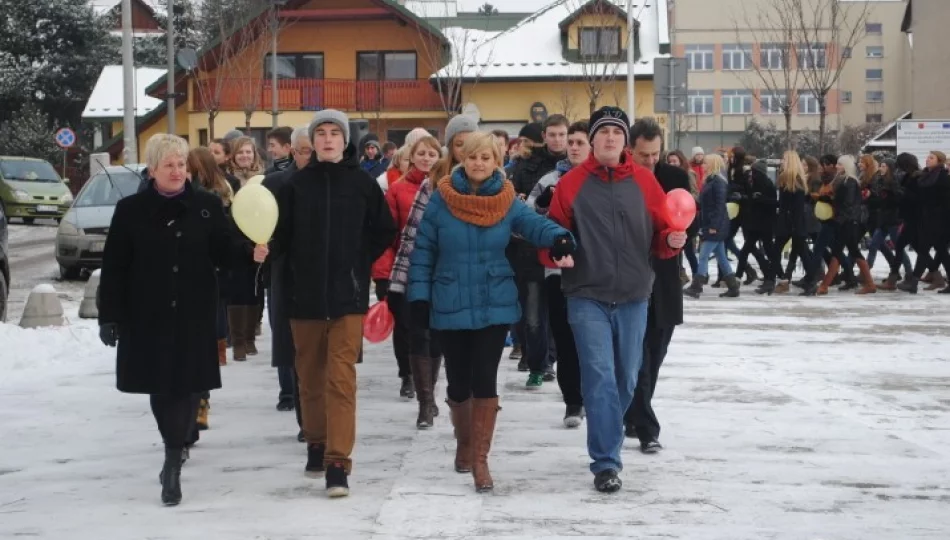 Maturzyści tańczyli poloneza na Rynku (video) - zdjęcie 1