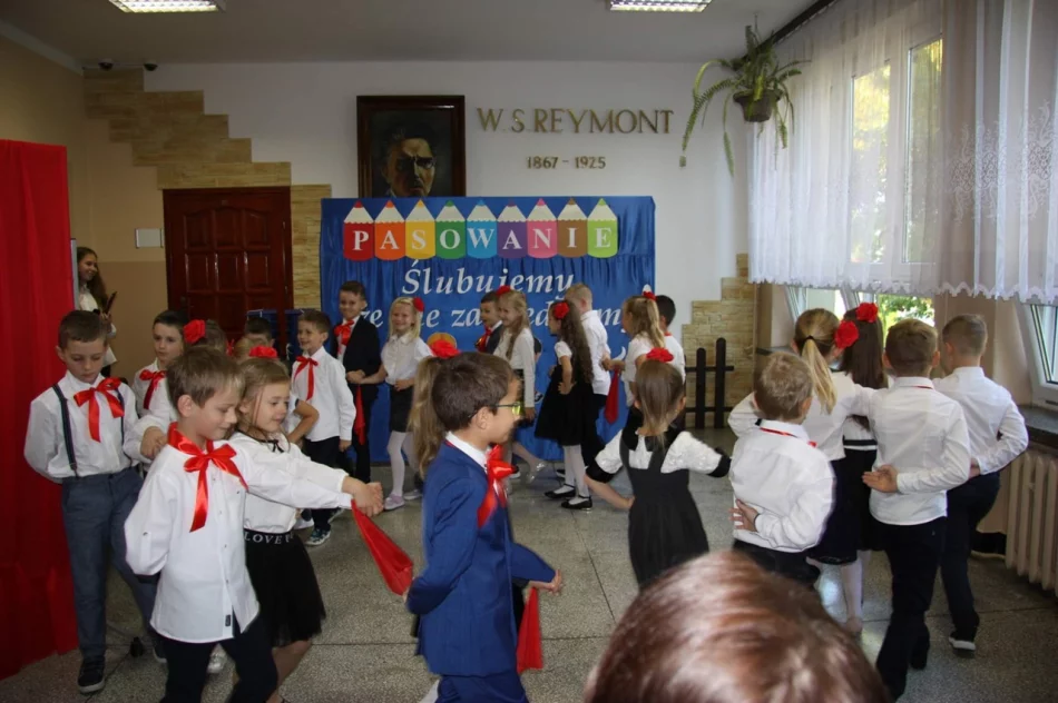 Pasowanie na ucznia w Szkole Podstawowej w Pasierbcu - zdjęcie 15