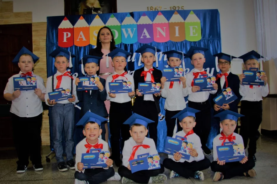 Pasowanie na ucznia w Szkole Podstawowej w Pasierbcu - zdjęcie 16