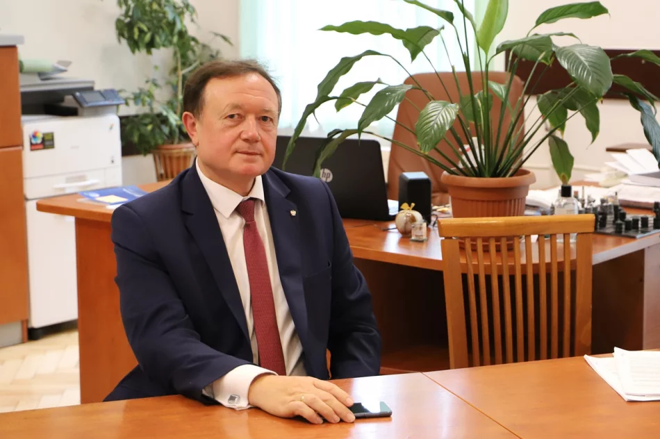 Umowa na budowę hali sportowej w Męcinie podpisana - zdjęcie 4