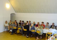 Spotkanie dla seniorów - wspólne rozmowy i wspomnienia - zdjęcie główne