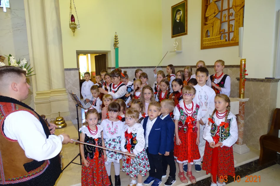 Spotkanie dla seniorów - wspólne rozmowy i wspomnienia - zdjęcie 2