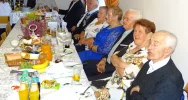 Spotkanie dla seniorów - wspólne rozmowy i wspomnienia - zdjęcie 4