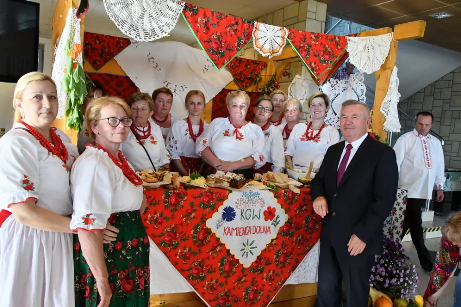 Odbył się 11. Małopolski Przegląd Dorobku Artystycznego i Kulinarnego Kół Gospodyń Wiejskich - zdjęcie 2