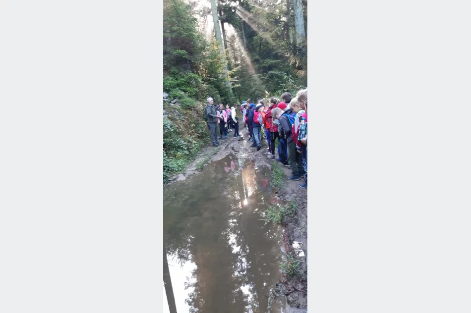 Uczniowie poznawali swoją okolicę - zdjęcie 4