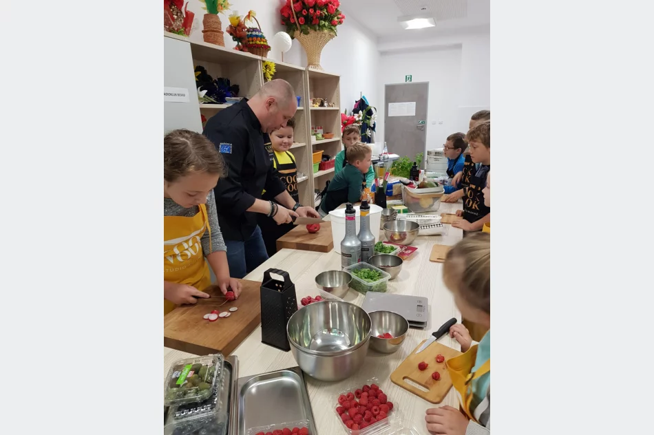 W Miejskiej Bibliotece Publicznej w Limanowej odbyła się „Noc Bibliotek” - zdjęcie 3