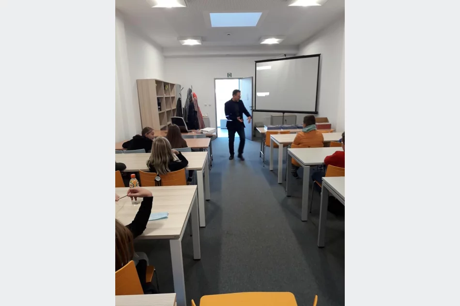 W Miejskiej Bibliotece Publicznej w Limanowej odbyła się „Noc Bibliotek” - zdjęcie 7