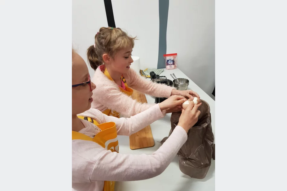 W Miejskiej Bibliotece Publicznej w Limanowej odbyła się „Noc Bibliotek” - zdjęcie 13