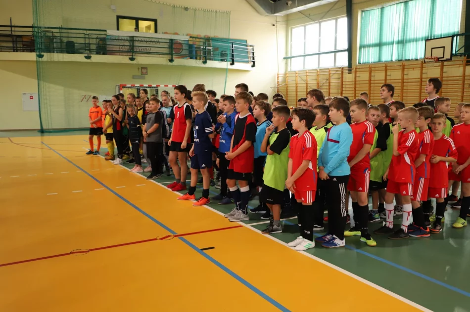 Mistrzostwa Gminy w Halowej Piłce Nożnej Dzieci rozstrzygnięte! - zdjęcie 12