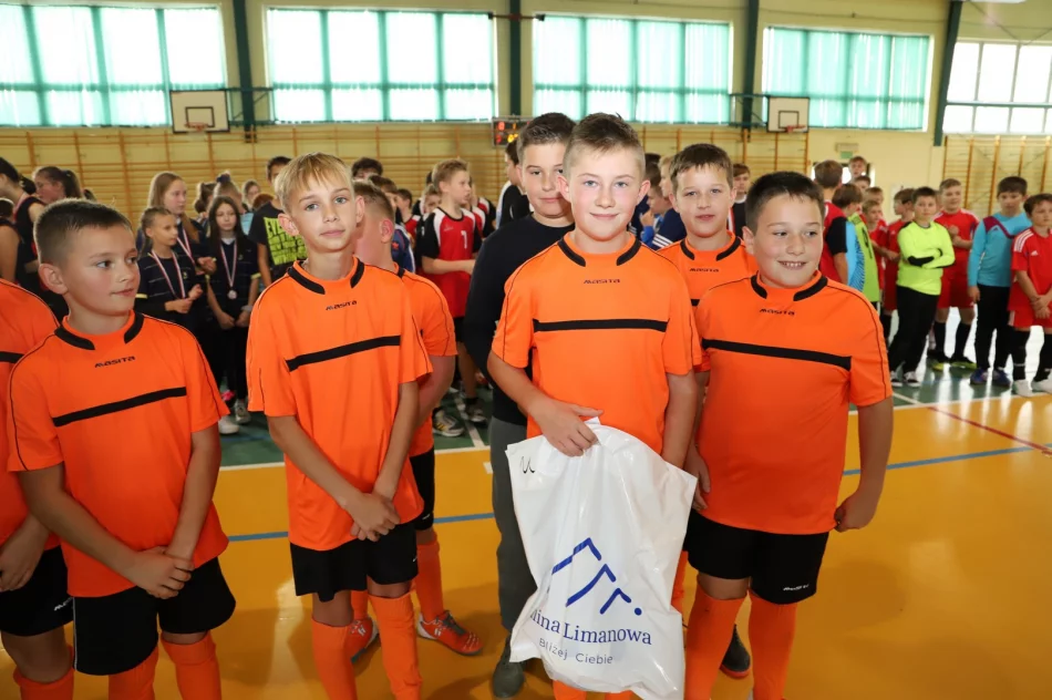 Mistrzostwa Gminy w Halowej Piłce Nożnej Dzieci rozstrzygnięte! - zdjęcie 19