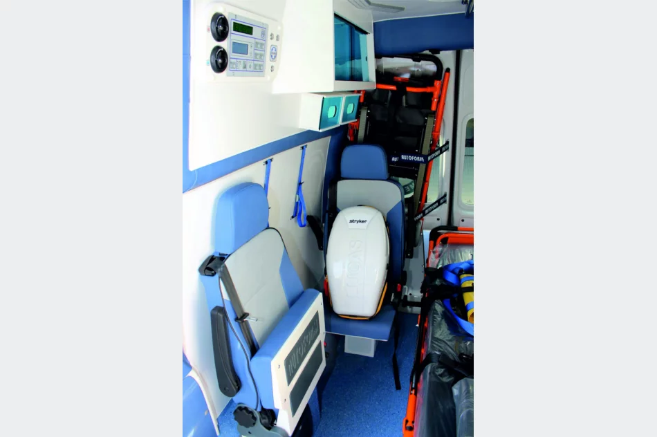 Poświęcono nową karetkę dla szpitala - zdjęcie 3