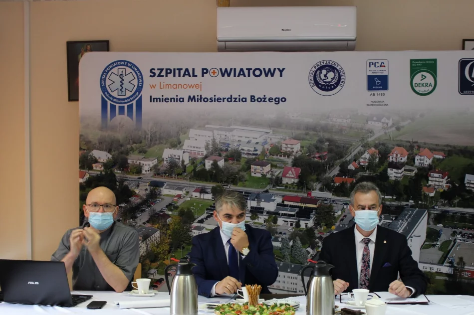 Poświęcono nową karetkę dla szpitala - zdjęcie 9