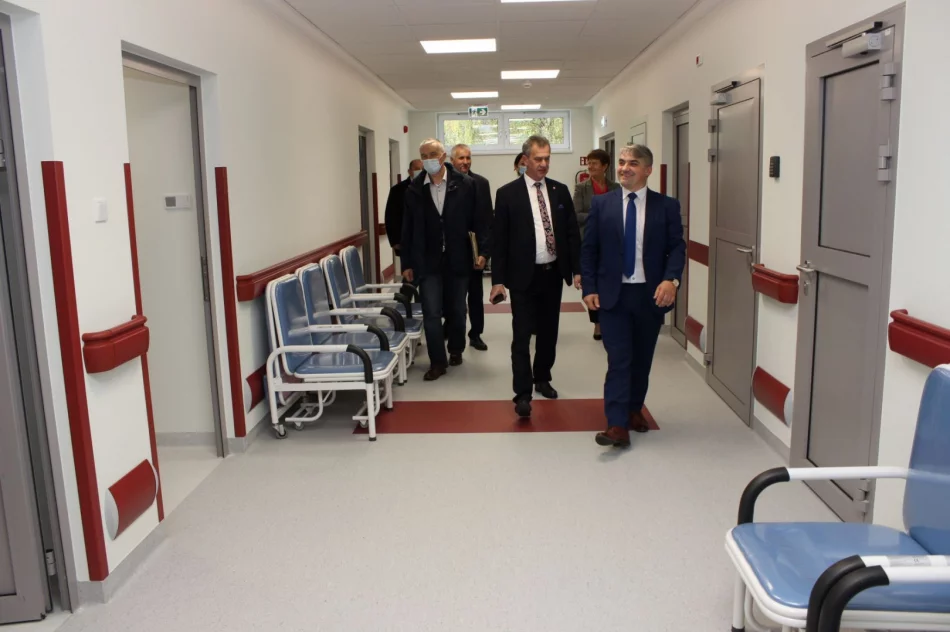 Poświęcono nową karetkę dla szpitala - zdjęcie 12