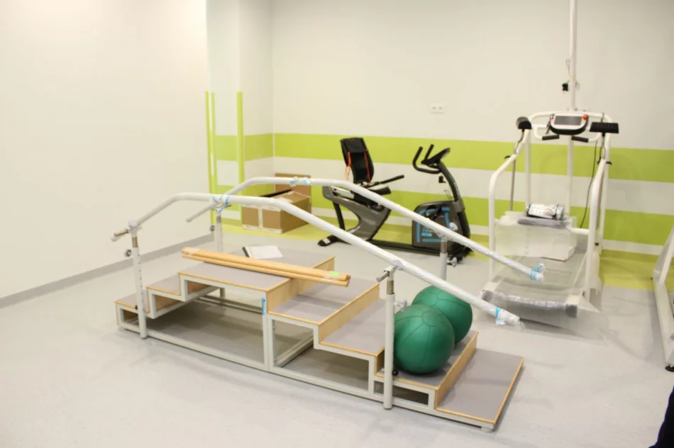 Poświęcono nową karetkę dla szpitala - zdjęcie 14