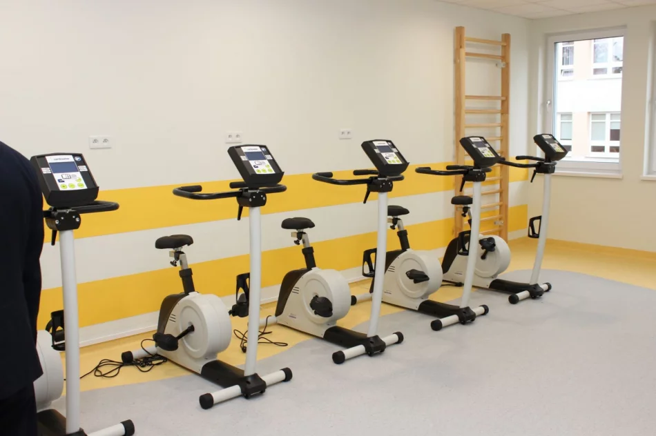 Poświęcono nową karetkę dla szpitala - zdjęcie 15