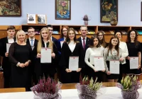 Uczniowie z najwyższą średnią ocen otrzymali stypendia - zdjęcie główne