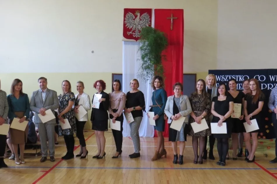 13 października Dzień Edukacji Narodowej świętowano w ZSP nr 1, SP nr 2 oraz SP nr 3 - zdjęcie 18