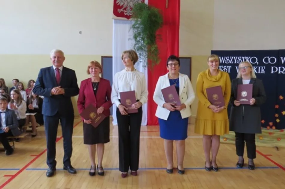 13 października Dzień Edukacji Narodowej świętowano w ZSP nr 1, SP nr 2 oraz SP nr 3 - zdjęcie 2