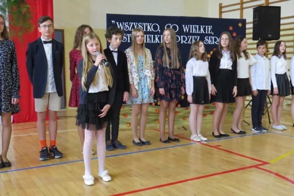 13 października Dzień Edukacji Narodowej świętowano w ZSP nr 1, SP nr 2 oraz SP nr 3 - zdjęcie 3