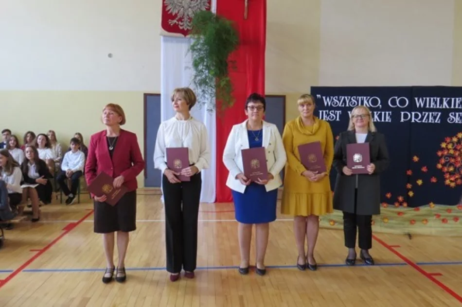 13 października Dzień Edukacji Narodowej świętowano w ZSP nr 1, SP nr 2 oraz SP nr 3 - zdjęcie 9