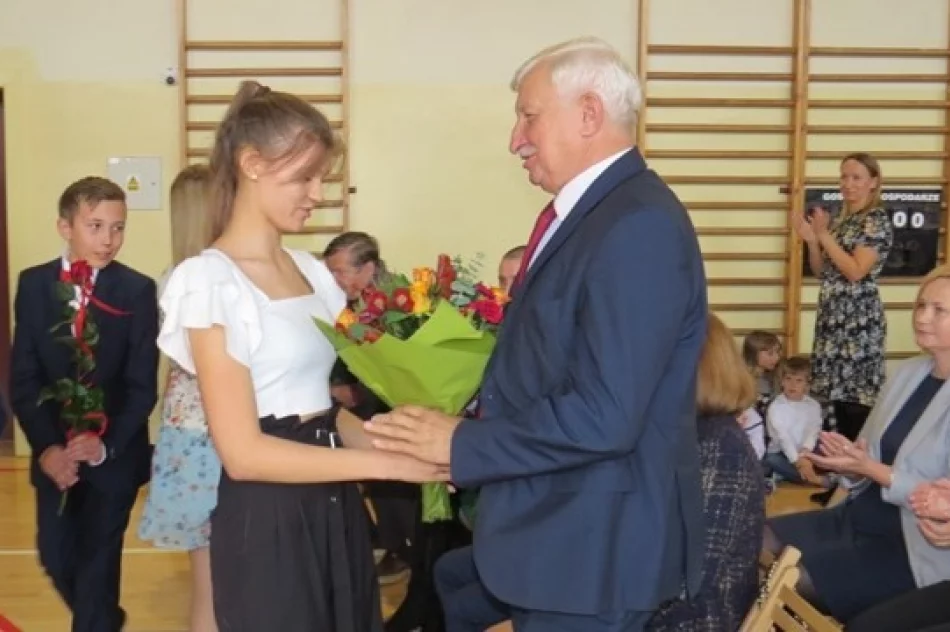 13 października Dzień Edukacji Narodowej świętowano w ZSP nr 1, SP nr 2 oraz SP nr 3 - zdjęcie 13