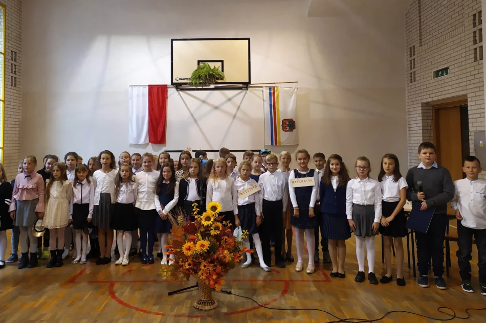13 października Dzień Edukacji Narodowej świętowano w ZSP nr 1, SP nr 2 oraz SP nr 3 - zdjęcie 19