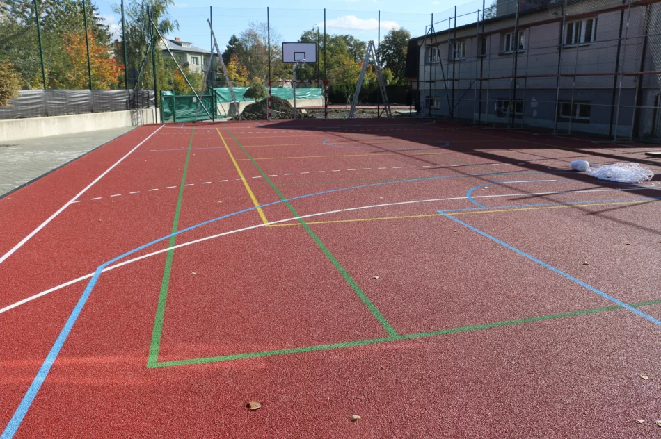 Przy Zespole Szkolno Przedszkolnym nr 1 powstaje nowe boisko - zdjęcie 2