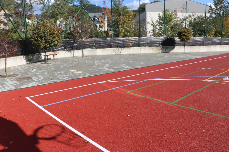 Przy Zespole Szkolno Przedszkolnym nr 1 powstaje nowe boisko - zdjęcie 4