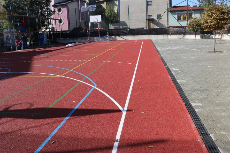 Przy Zespole Szkolno Przedszkolnym nr 1 powstaje nowe boisko - zdjęcie 5