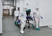 Dziś 2771 zakażeń. Trzecia dawka dla wszystkich powyżej 18 roku życia? - zdjęcie główne