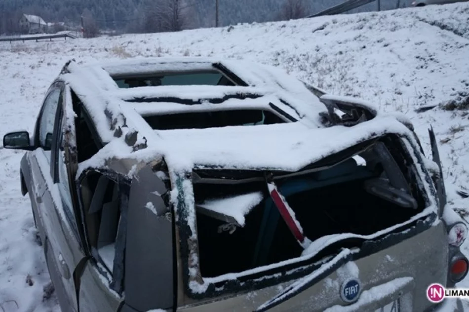 Dachowanie samochodów. Bardzo ślisko na drogach - zdjęcie 3