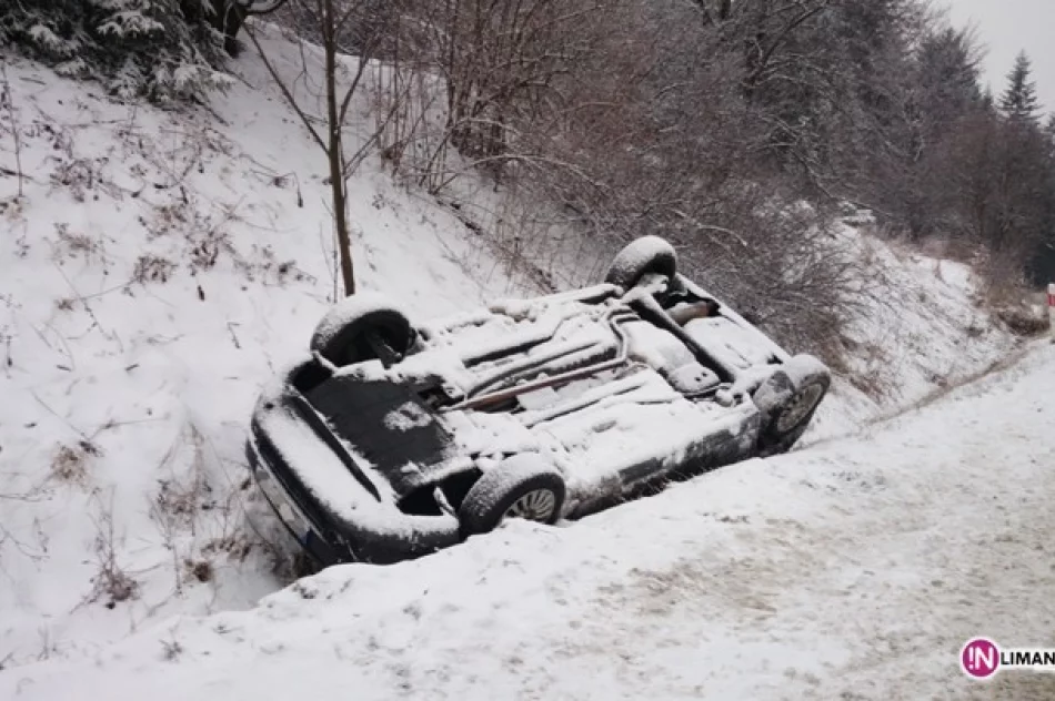 Dachowanie samochodów. Bardzo ślisko na drogach - zdjęcie 4