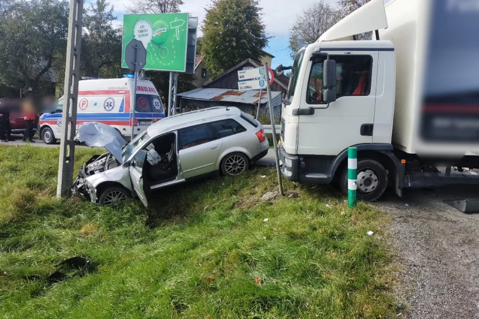 Zderzenie ciężarówki i samochodu, jedna osoba w szpitalu - zdjęcie 5