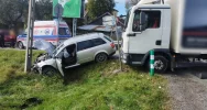 Zderzenie ciężarówki i samochodu, jedna osoba w szpitalu - zdjęcie 5