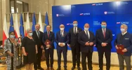 Minister wręczył medal asystentce romskiej z Limanowej  - zdjęcie 2