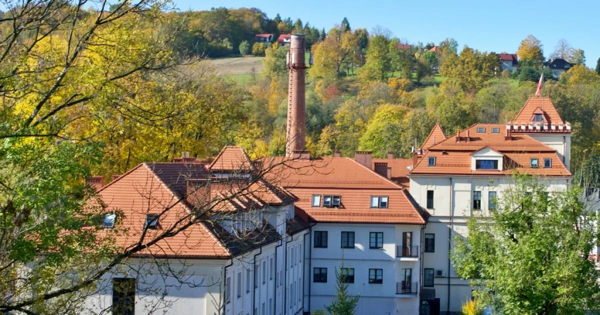 Wielki Piątek: zmiany w godzinach pracy urzędów na Limanowszczyźnie