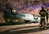 Nadmierna prędkość była powodem dachowania - zdjęcie główne