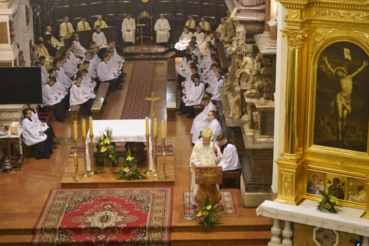 Modlitwa w katedrze na rozpoczęcie synodu