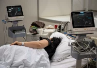 Dziś blisko 4000 zakażeń, zmarły 64 osoby z COVID-19 - zdjęcie główne