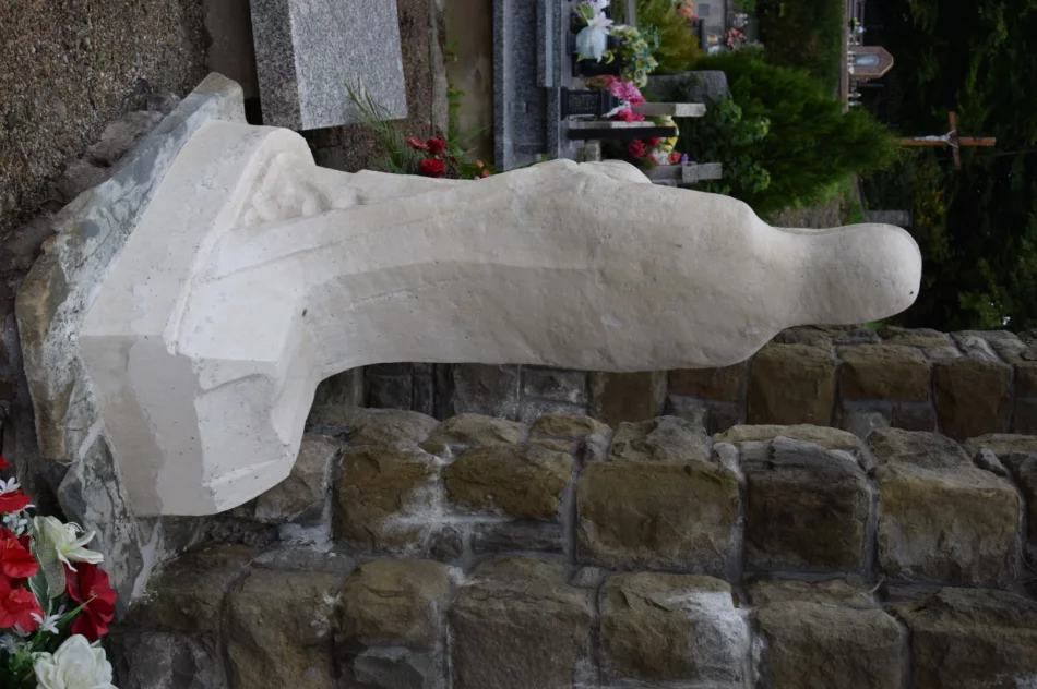 Odnowiono rzeźby przy pomniku - zdjęcie 6