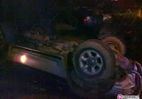 Dachowanie i ucieczka kierowcy - zdjęcie główne