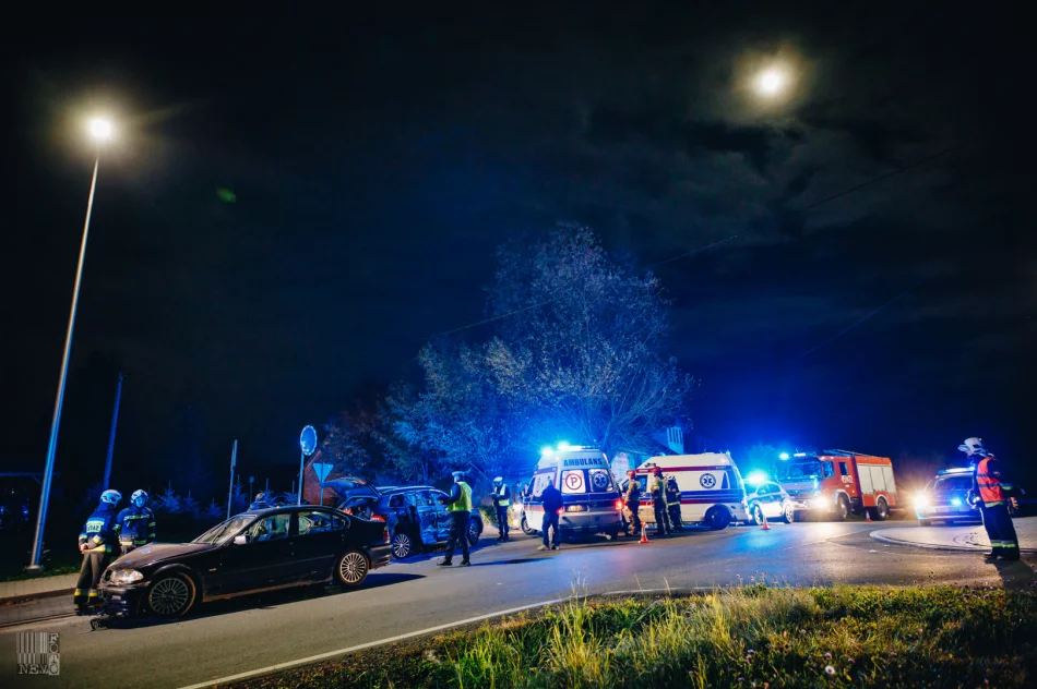 Groźnie wyglądające zderzenie dwóch pojazdów - zdjęcie 12