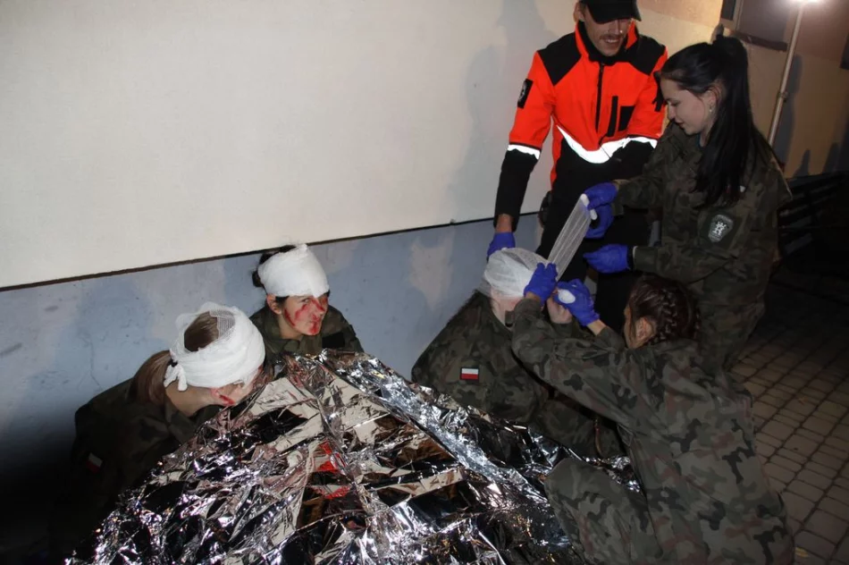 Wybuch i pożar w budynku szkolnego internatu - zdjęcie 6